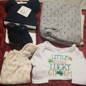 BABY ITEMS, ONESIES 0-3 MO., BLANKETS, HAT & BOOTIES HAT, NWOT, NWT, EUC #13